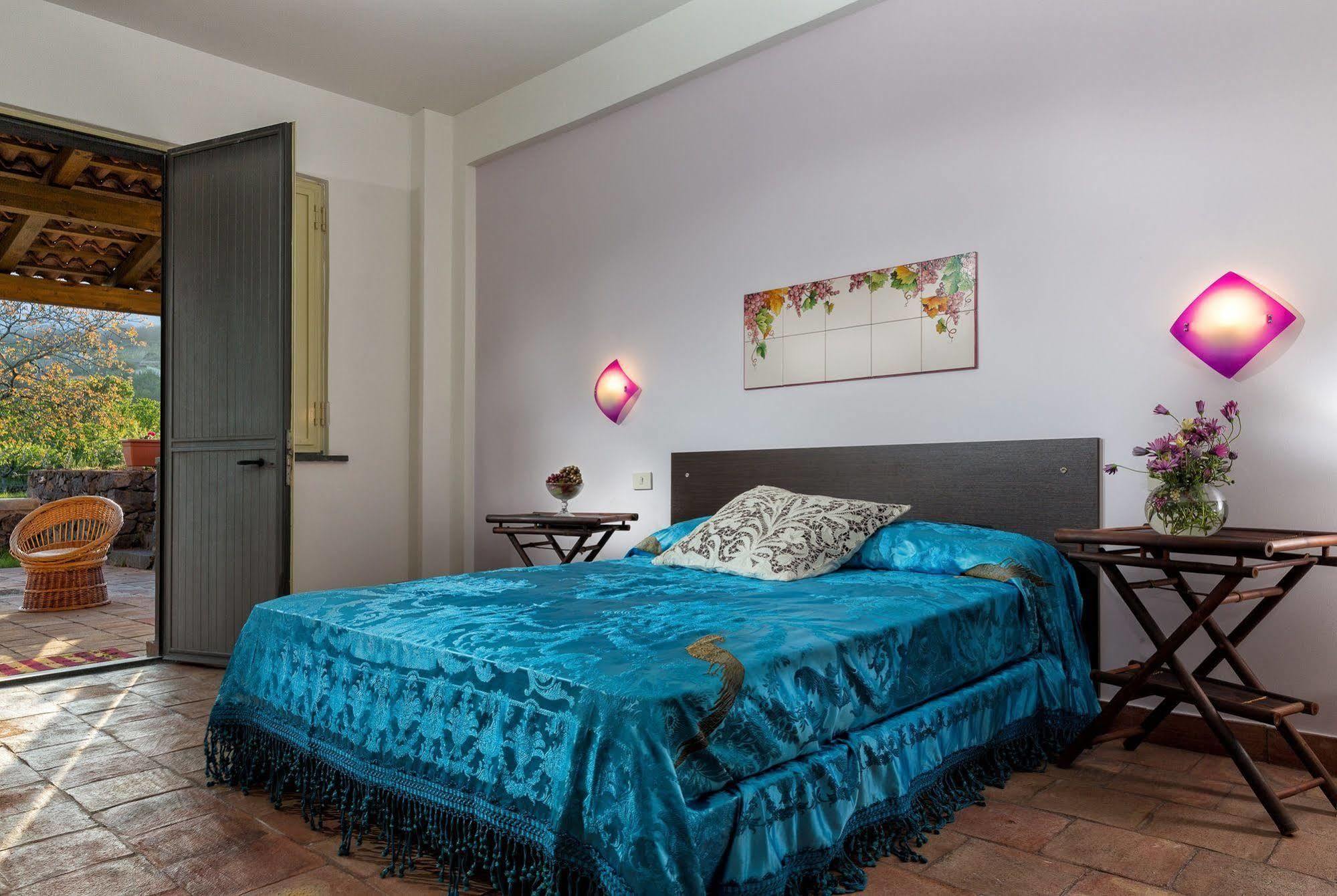 Nake Residenza Artistica Villa Sant'Alfio Ngoại thất bức ảnh
