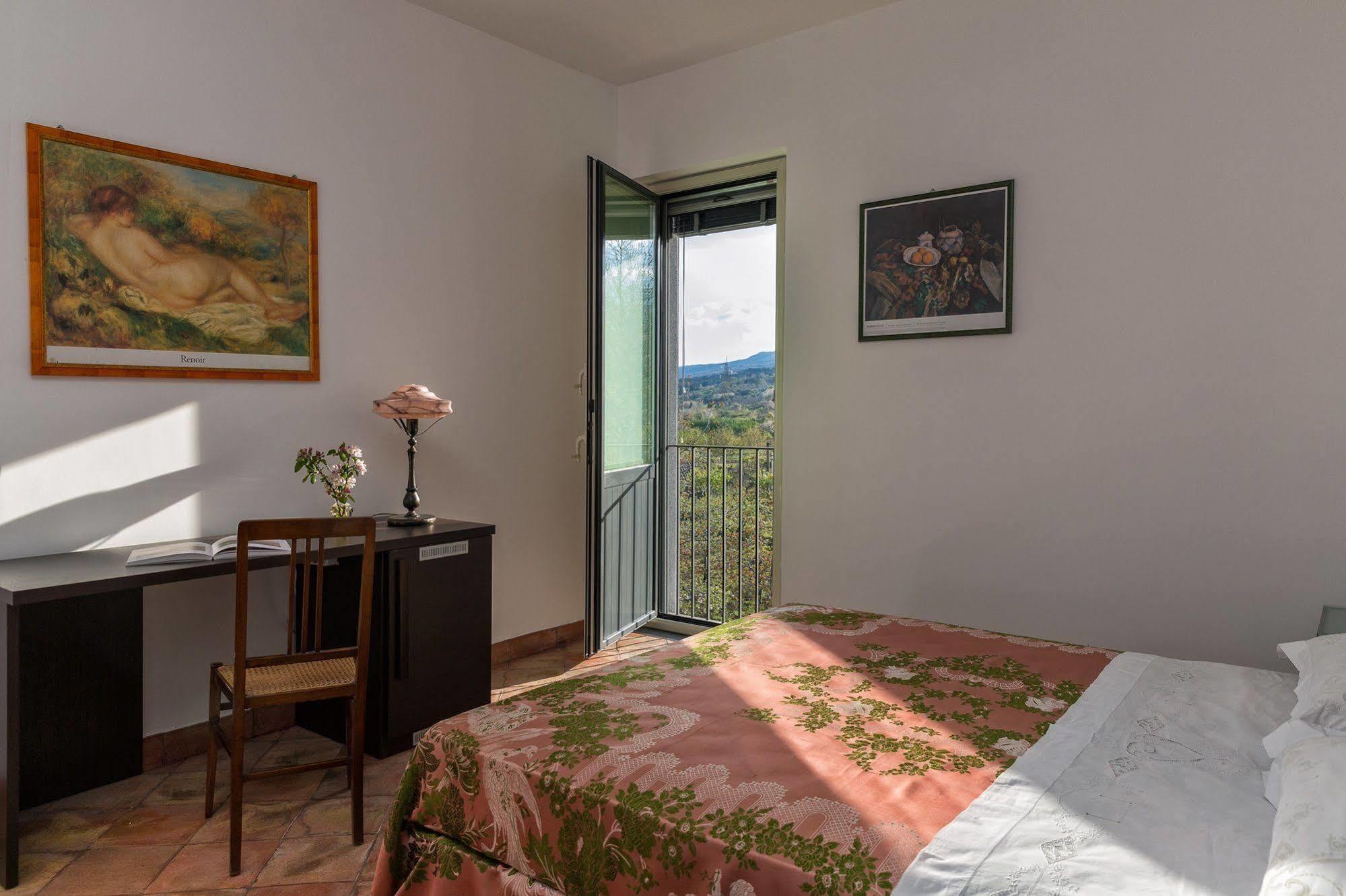 Nake Residenza Artistica Villa Sant'Alfio Ngoại thất bức ảnh