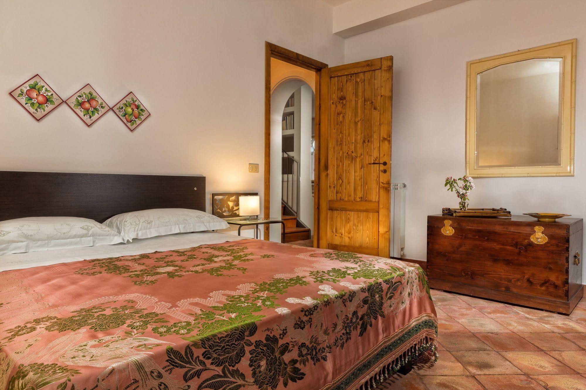 Nake Residenza Artistica Villa Sant'Alfio Ngoại thất bức ảnh